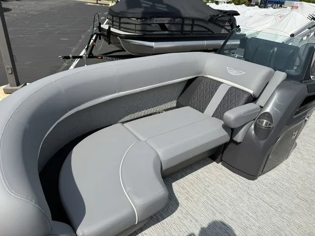 Slide: The Image of Bennington M Quad Bench 22 MFB Tritoon 2025 - 8