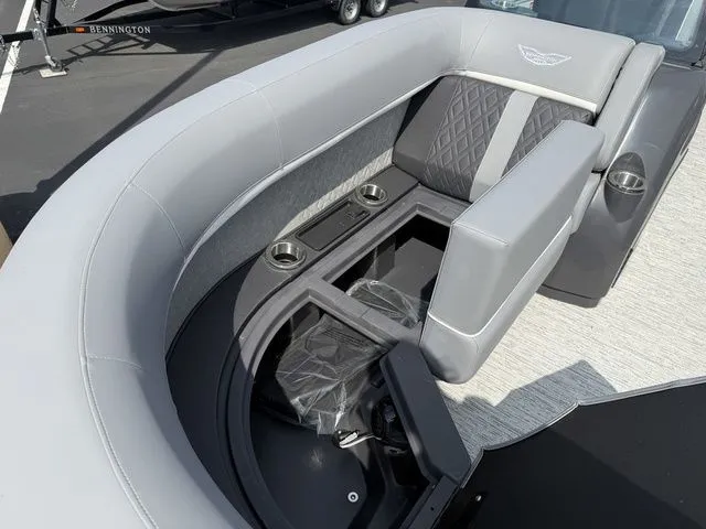 Slide: The Image of Bennington M Quad Bench 22 MFB Tritoon 2025 - 9