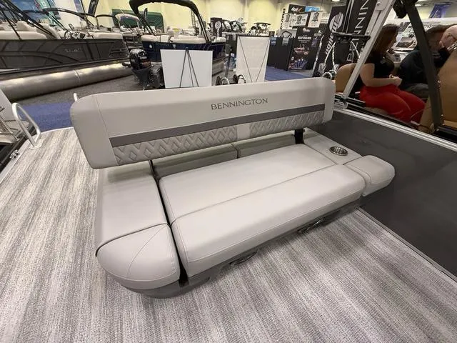 Slide: The Image of Bennington M Swingback 22 MSB Tritoon 2025 - 20