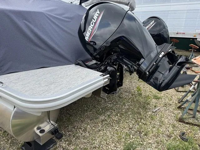 Slide: The Image of Bennington M Quad Bench 22 MFB Tritoon 2025 - 17