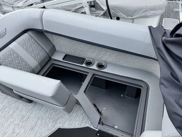 Slide: The Image of Bennington M Quad Bench 22 MFB Tritoon 2025 - 19