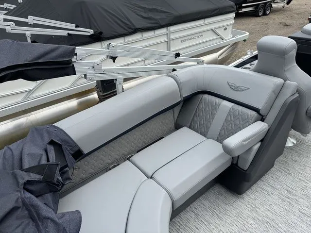 Slide: The Image of Bennington M Quad Bench 22 MFB Tritoon 2025 - 20