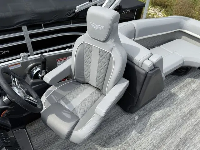 Slide: The Image of Bennington M Quad Bench 24 MFB Tritoon 2025 - 14