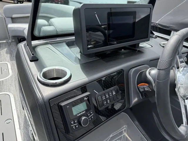 Slide: The Image of Bennington M Quad Bench 24 MFB Tritoon 2025 - 16