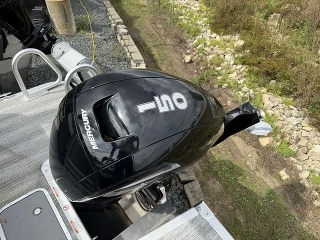 Slide: The Image of Bennington M Quad Bench 24 MFB Tritoon 2025 - 29