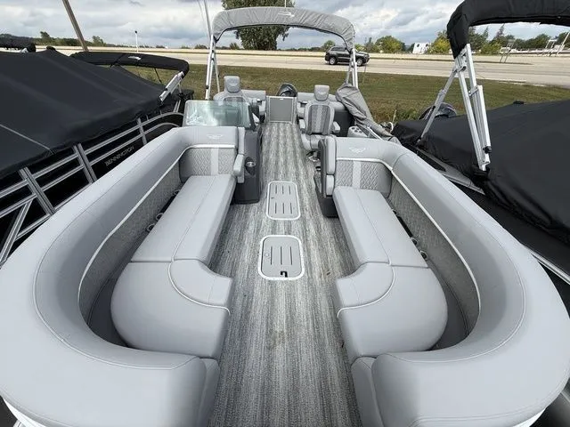 Slide: The Image of Bennington M Quad Bench 24 MFB Tritoon 2025 - 5