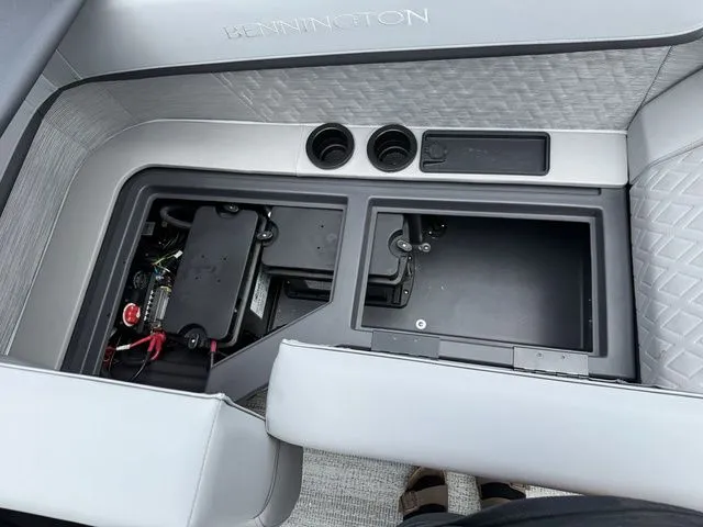 Slide: The Image of Bennington M Quad Bench 22 MFB Tritoon 2025 - 27