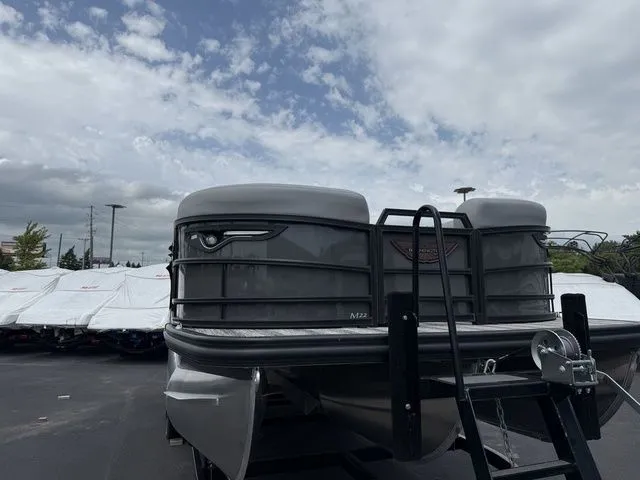 Slide: The Image of Bennington M Quad Bench 22 MFB Tritoon 2025 - 4