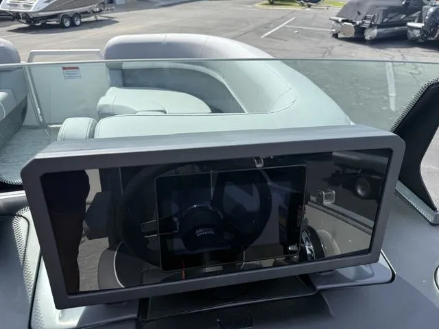 Slide: The Image of Bennington M Quad Bench 22 MFB Tritoon 2025 - 18