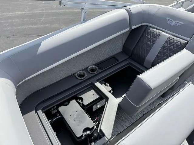 Slide: The Image of Bennington M Quad Bench 22 MFB Tritoon 2025 - 27