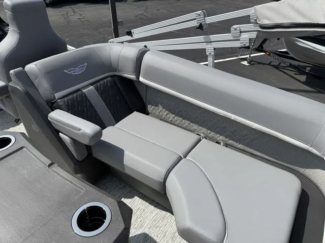 Slide: The Image of Bennington M Quad Bench 22 MFB Tritoon 2025 - 28