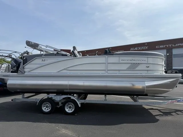 Slide: The Image of Bennington M Quad Bench 22 MFB Tritoon 2025 - 6