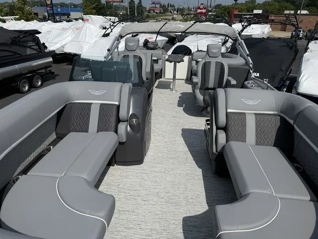 Slide: The Image of Bennington M Quad Bench 22 MFB Tritoon 2025 - 7