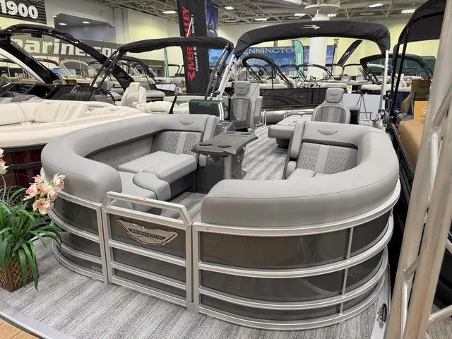 The Image of Bennington M Swingback 22 MSB Tritoon 2025 - 1