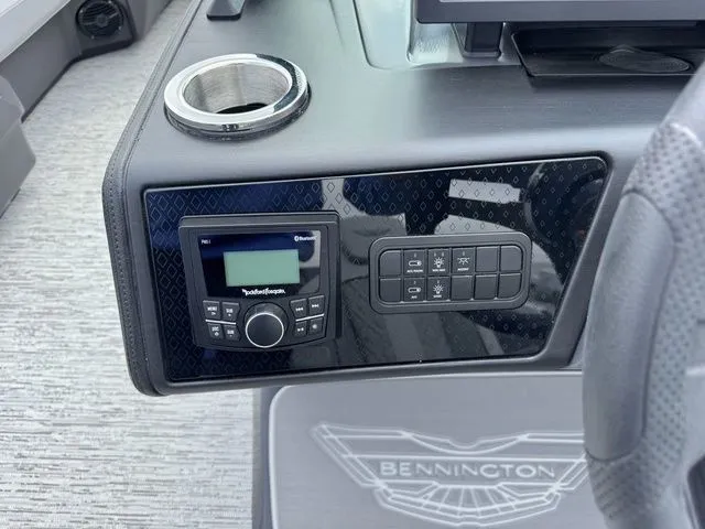 Slide: The Image of Bennington M Quad Bench 22 MFB Tritoon 2025 - 12