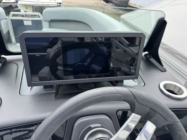 Slide: The Image of Bennington M Quad Bench 22 MFB Tritoon 2025 - 14