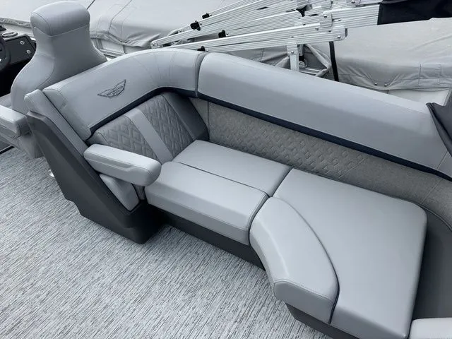 Slide: The Image of Bennington M Quad Bench 22 MFB Tritoon 2025 - 18