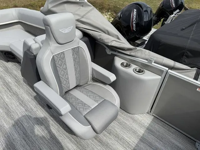 Slide: The Image of Bennington M Quad Bench 24 MFB Tritoon 2025 - 22