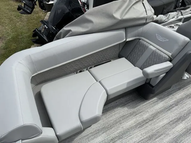 Slide: The Image of Bennington M Quad Bench 24 MFB Tritoon 2025 - 26