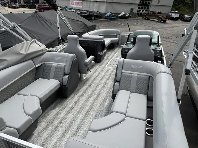 Slide: The Image of Bennington M Quad Bench 24 MFB Tritoon 2025 - 31