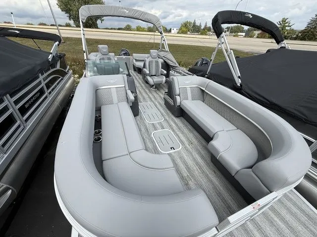 Slide: The Image of Bennington M Quad Bench 24 MFB Tritoon 2025 - 4