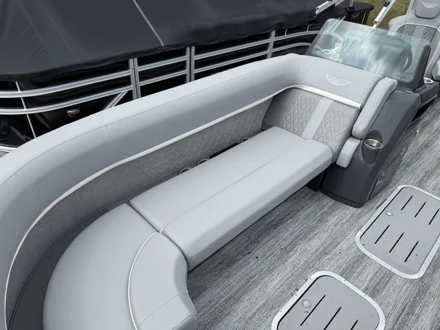 Slide: The Image of Bennington M Quad Bench 24 MFB Tritoon 2025 - 6