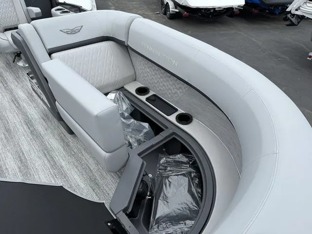 Slide: The Image of Bennington M Quad Bench 22 MFB Tritoon 2025 - 10