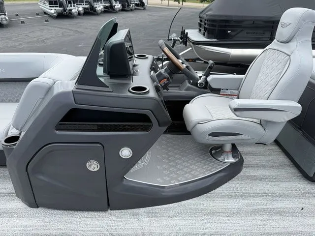 Slide: The Image of Bennington M Quad Bench 22 MFB Tritoon 2025 - 16