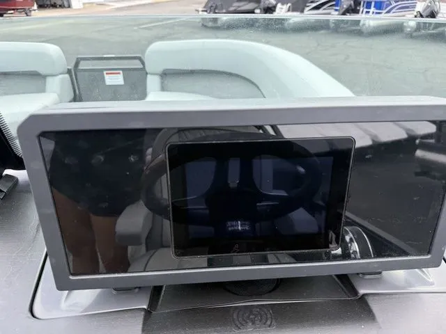 Slide: The Image of Bennington M Quad Bench 22 MFB Tritoon 2025 - 21