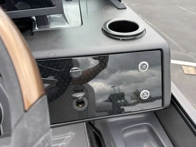 Slide: The Image of Bennington M Quad Bench 22 MFB Tritoon 2025 - 22