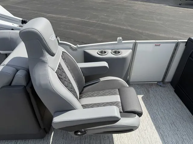 Slide: The Image of Bennington M Quad Bench 22 MFB Tritoon 2025 - 21