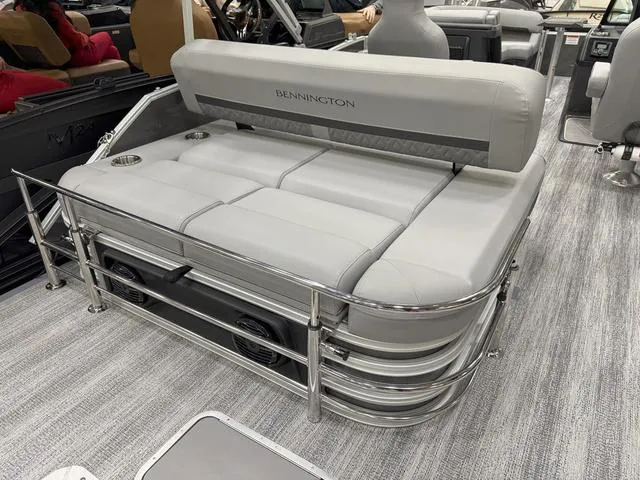 Slide: The Image of Bennington M Swingback 22 MSB Tritoon 2025 - 23