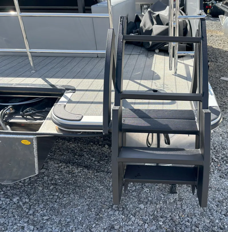 Slide: The Image of Bentley Pontoons Legacy 200 Swingback 2025 - 10