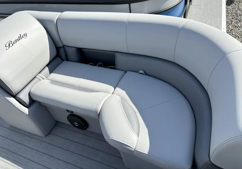 Slide: The Image of Bentley Pontoons Legacy 200 Swingback 2025 - 17