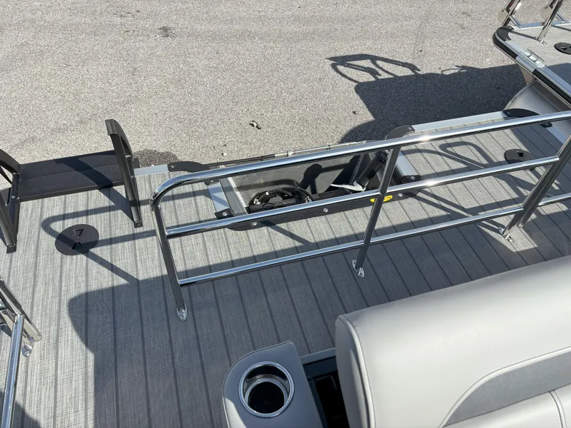 Slide: The Image of Bentley Pontoons Legacy 200 Swingback 2025 - 20