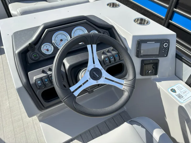 Slide: The Image of Bentley Pontoons Legacy 200 Swingback 2025 - 6