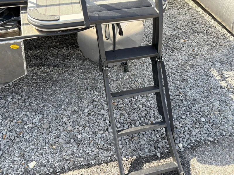 Slide: The Image of Bentley Pontoons Legacy 200 Swingback 2025 - 9