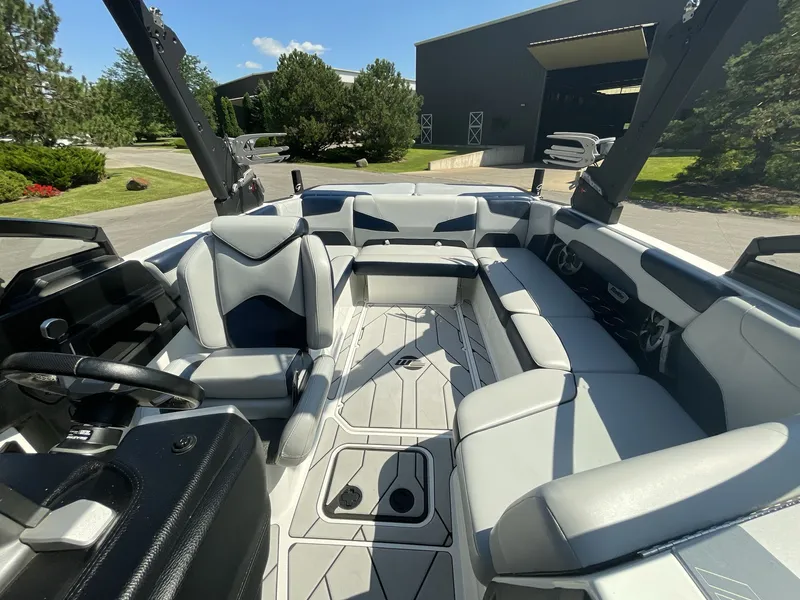 Slide: The Image of Malibu Wakesetter 22 LSV 2021 - 139