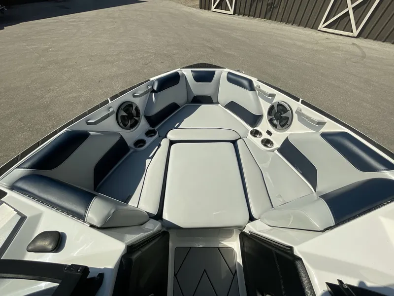 Slide: The Image of Malibu Wakesetter 22 LSV 2021 - 146