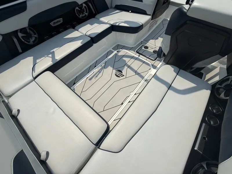 Slide: The Image of Malibu Wakesetter 22 LSV 2021 - 148