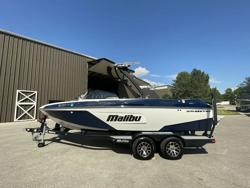 Slide: The Image of Malibu Wakesetter 22 LSV 2021 - 158