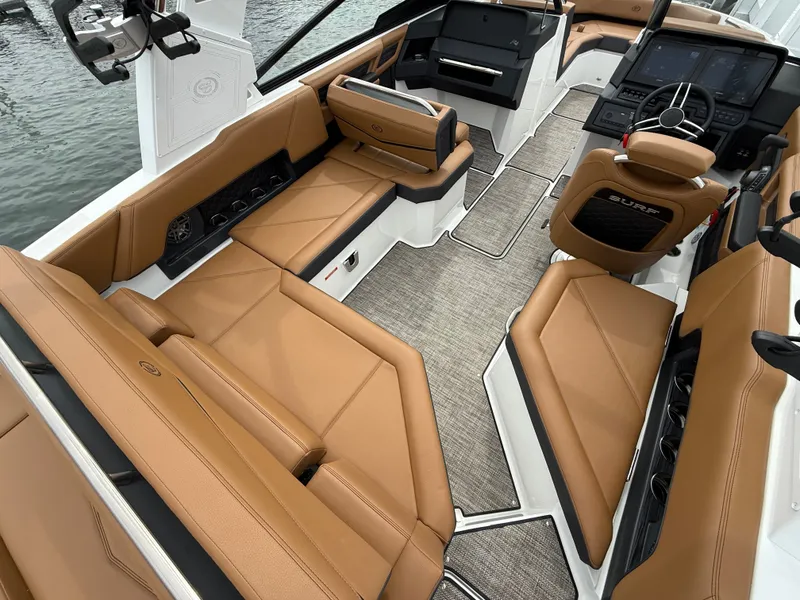 Slide: The Image of Cobalt R4 Surf 2025 - 596