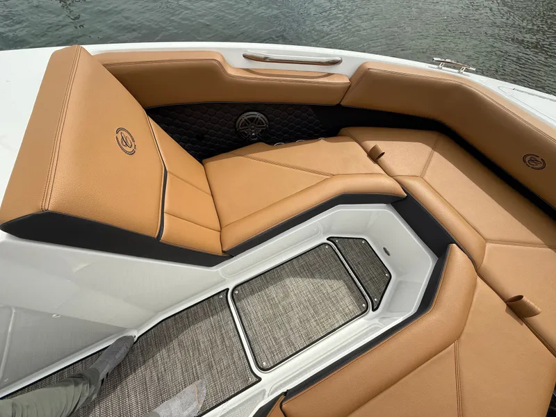 Slide: The Image of Cobalt R4 Surf 2025 - 601