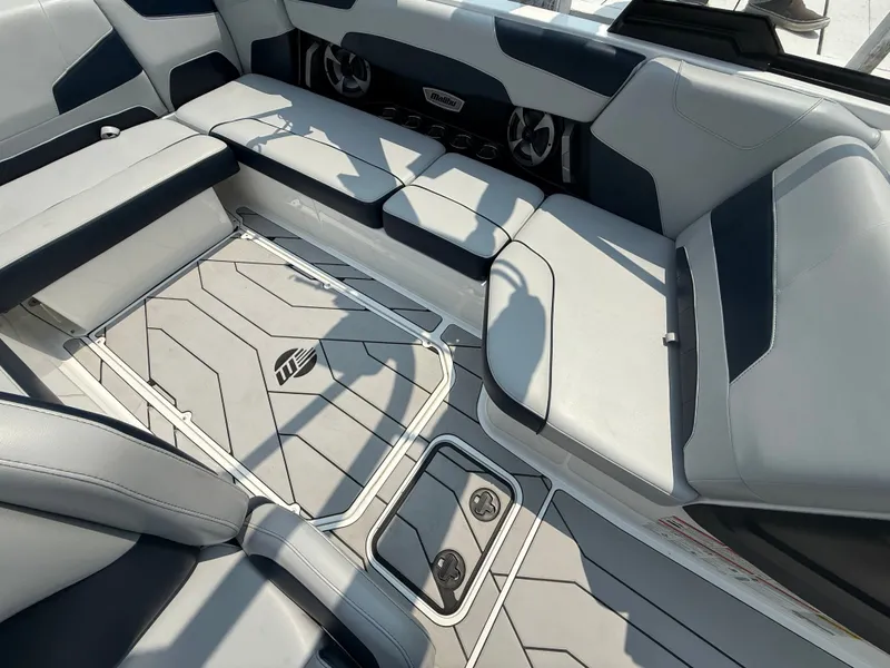 Slide: The Image of Malibu Wakesetter 22 LSV 2021 - 107