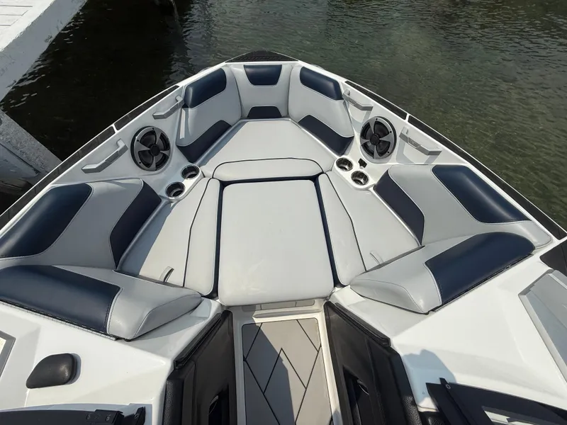 Slide: The Image of Malibu Wakesetter 22 LSV 2021 - 116