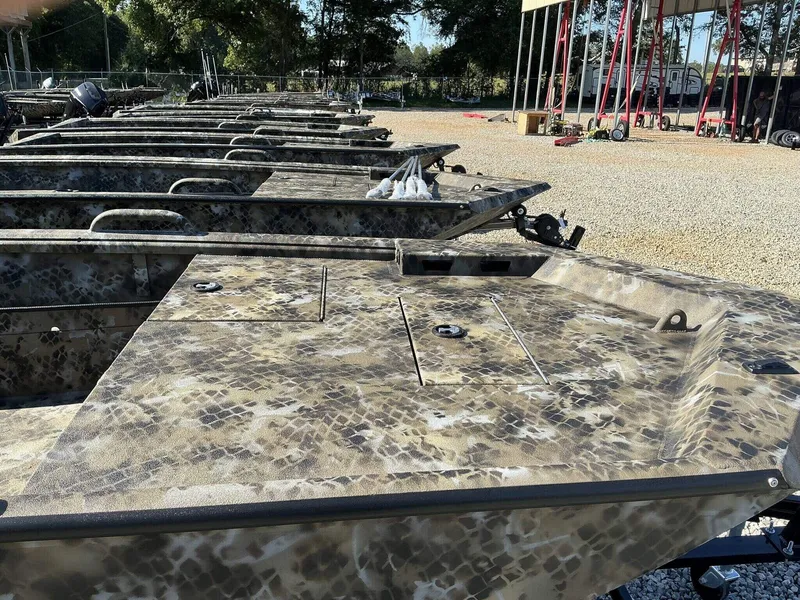 Slide: The Image of Excel Viper F4 1554 ECLIPSE 2025 - 3