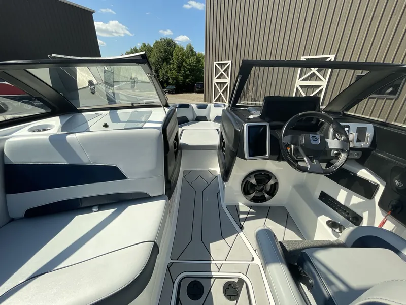 Slide: The Image of Malibu Wakesetter 22 LSV 2021 - 145