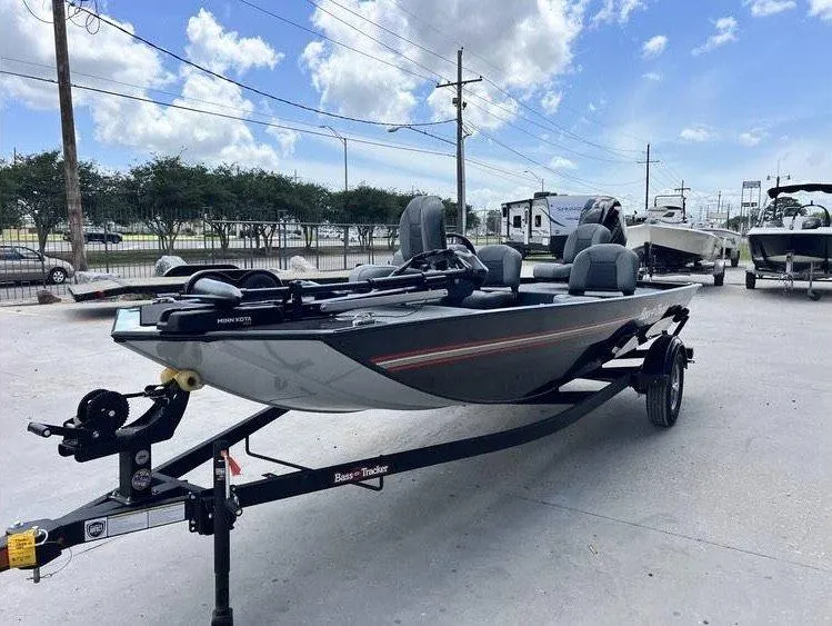 Slide: The Image of Tracker Bass Tracker Classic XL 2024 - 48