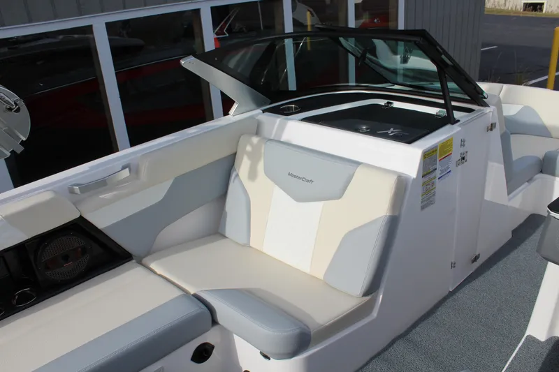 Slide: The Image of MasterCraft XT20 2025 - 10