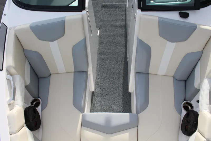 Slide: The Image of MasterCraft XT20 2025 - 12